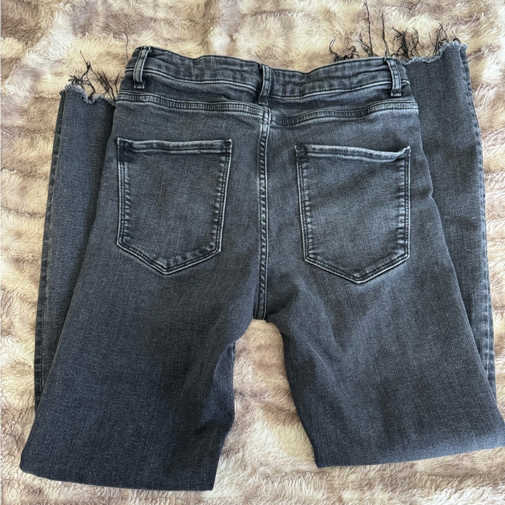Zara High Waist Cropped Kick Flare Black Jeans Sz 8 Raw Hem 👖🖤 - Picture 4 of 8